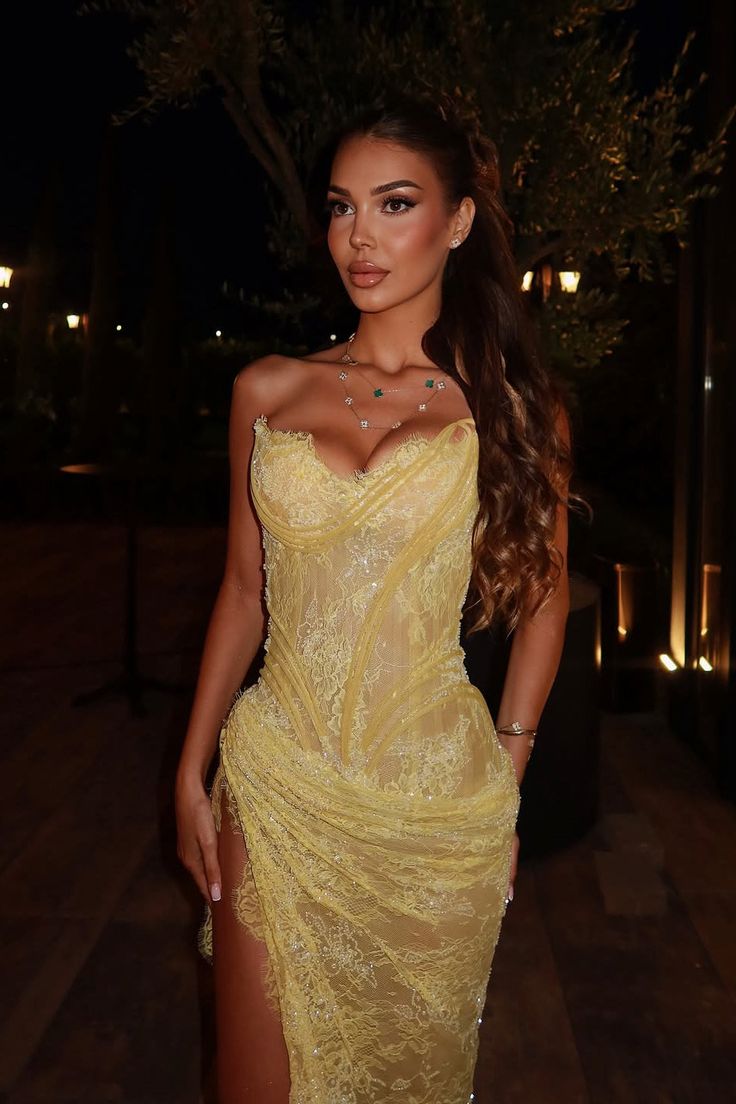 Dreamy Daffodil Sweetheart Strapless Sleeveless Lace Prom Dress Mermaid Side Split With Lace-Up Back Formal Party Gown For Women HZ0311