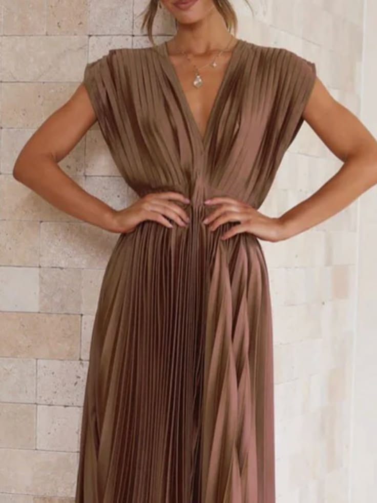 Amy Walker Madisyn Flowey V-Neck Dress