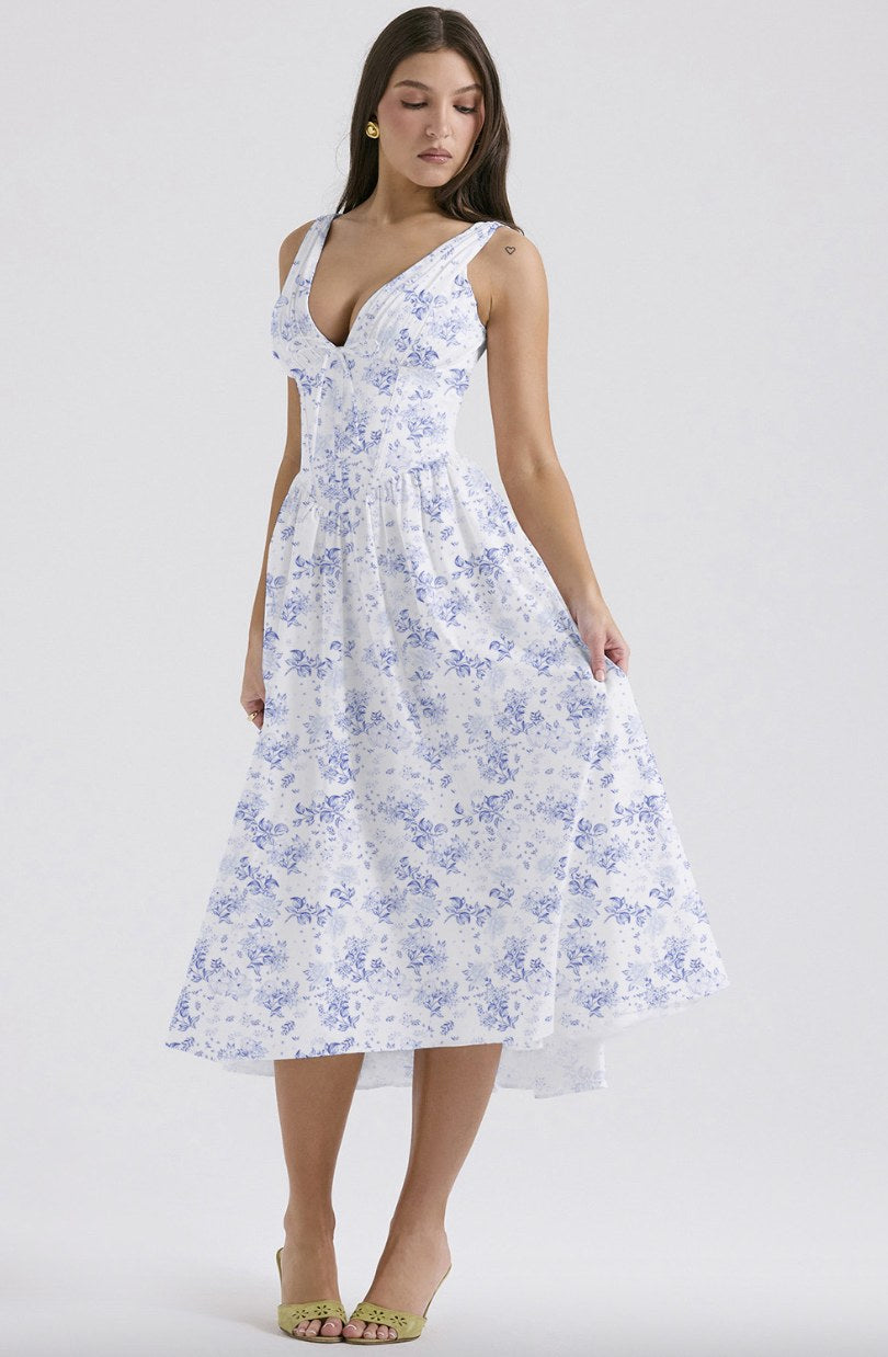 Aeliana Elegant Flattering Summer Dress in Blue floral
