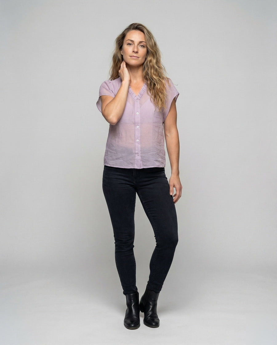 Amira Blouse with V-Neck and Short Sleeve