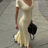 Ariane Elegant Maxi Dress with V-Neck in Light Yellow