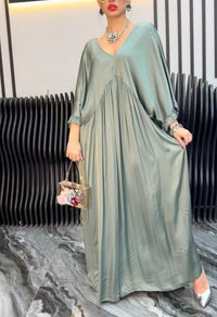 Aurelia Elegant Dress with V-Neck in Green