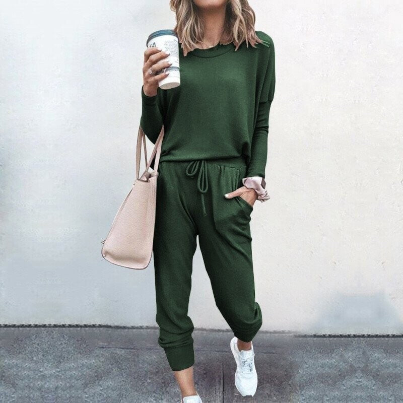 Circe | Women's Jogger-style Pants Two-Piece Set in Dark Green