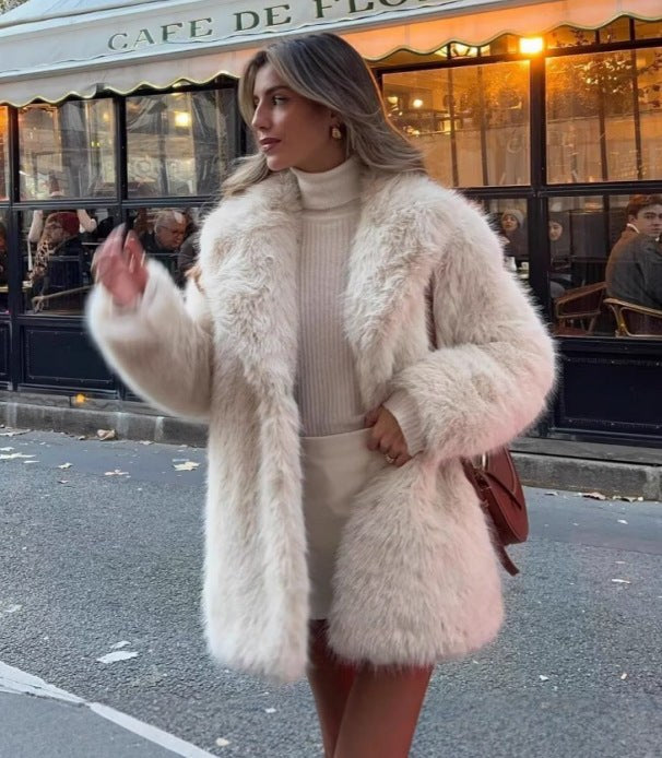 Valencia | Women's Oversized Elegant Faux Fur Coat in Apricot