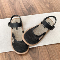 Calveth Women's Closed-Toe Flat Sandals in Black