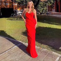 Caro Elegant Evening Dress with V-Neck in Red