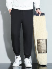 Cornelis Warm Joggers in Schwarz Verarbeitet