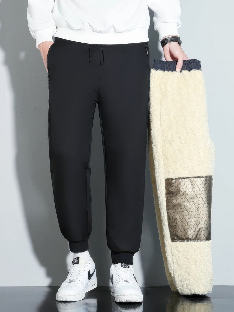 Cornelis Warm Joggers in Schwarz Verarbeitet