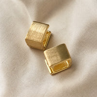 Elara Matte Curve Earrings