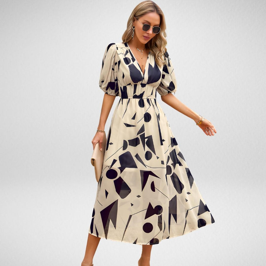 Dhalia Charming Dress with V-Neckline in Apricot