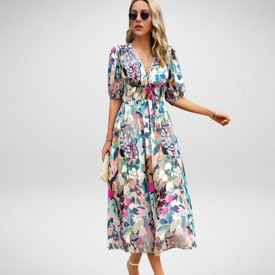 Dhalia Charming Dress with V-Neckline in Green