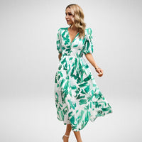 Dhalia Charming Dress with V-Neckline in Light Green