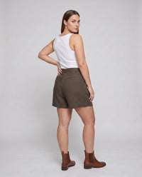 Diana Elegant Linen Shorts with Side Pockets and Pockets