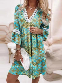 Dorothea Casual Dress with V-Neck and Ruffles in Green