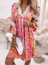 Dorothea Casual Dress with V-Neck and Ruffles in Pink