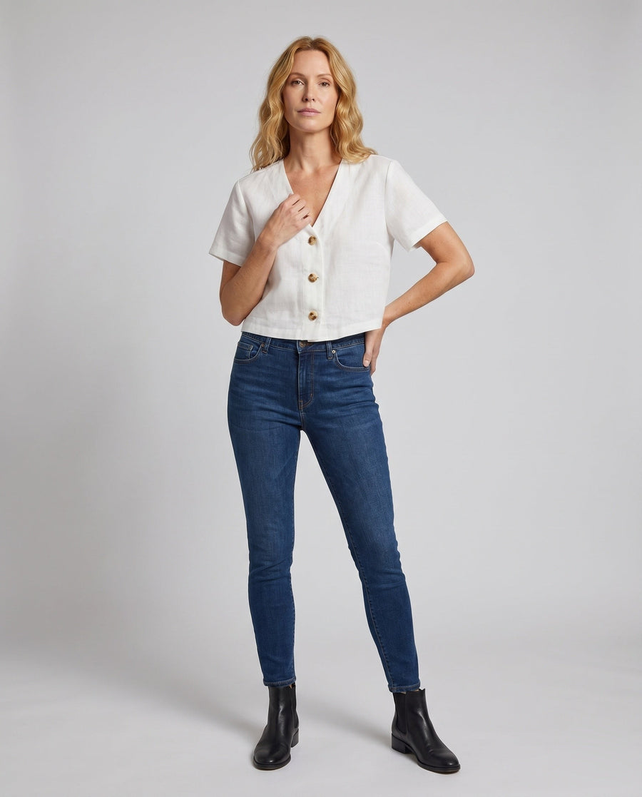 Dorothea Elegant Linen Blouse with V-Neck and Button Front