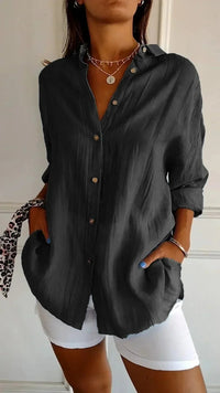 Ealasaid Women's Relaxed Fit Button-Down Blouse in Black