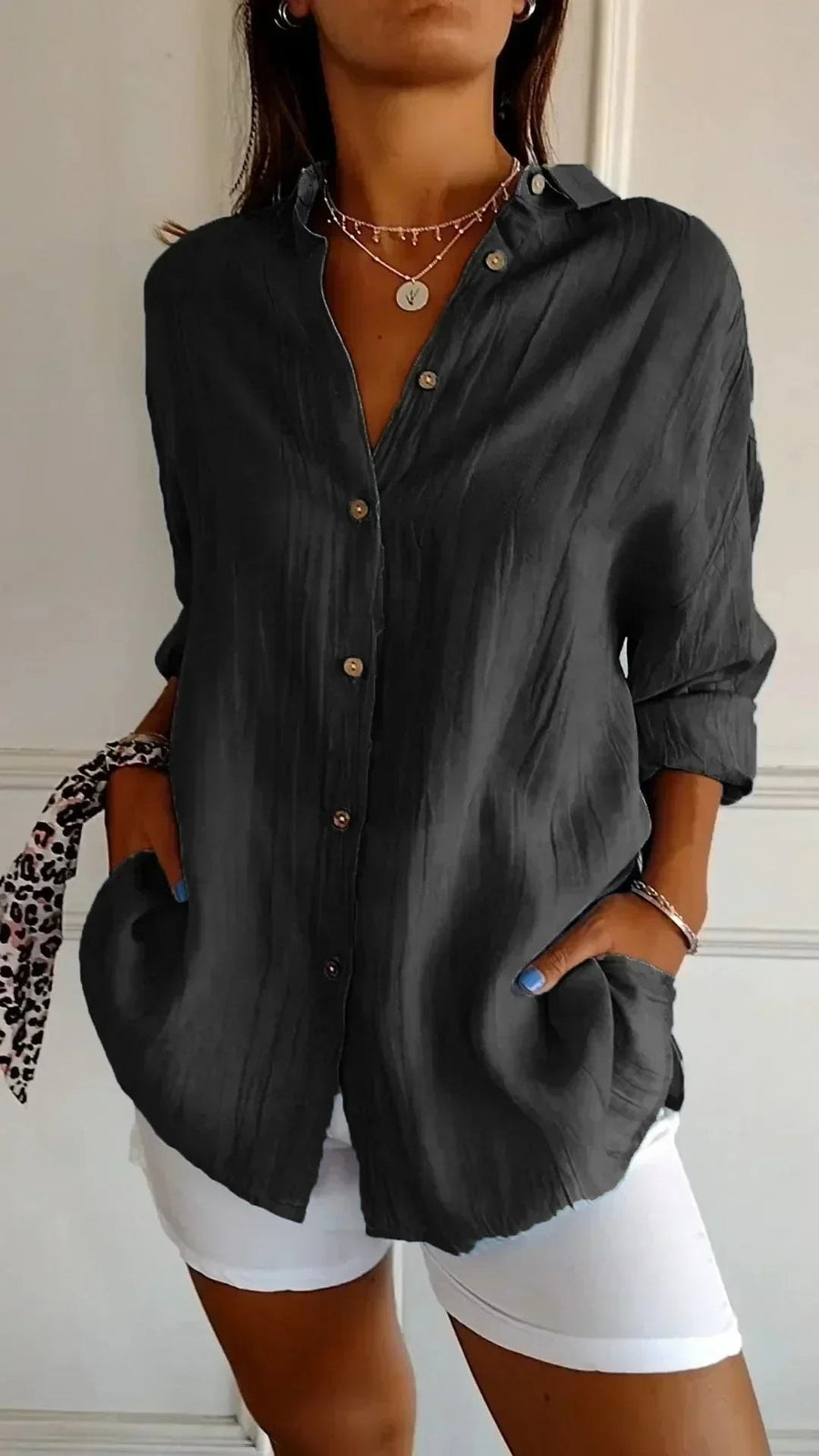 Ealasaid Women's Relaxed Fit Button-Down Blouse in Black