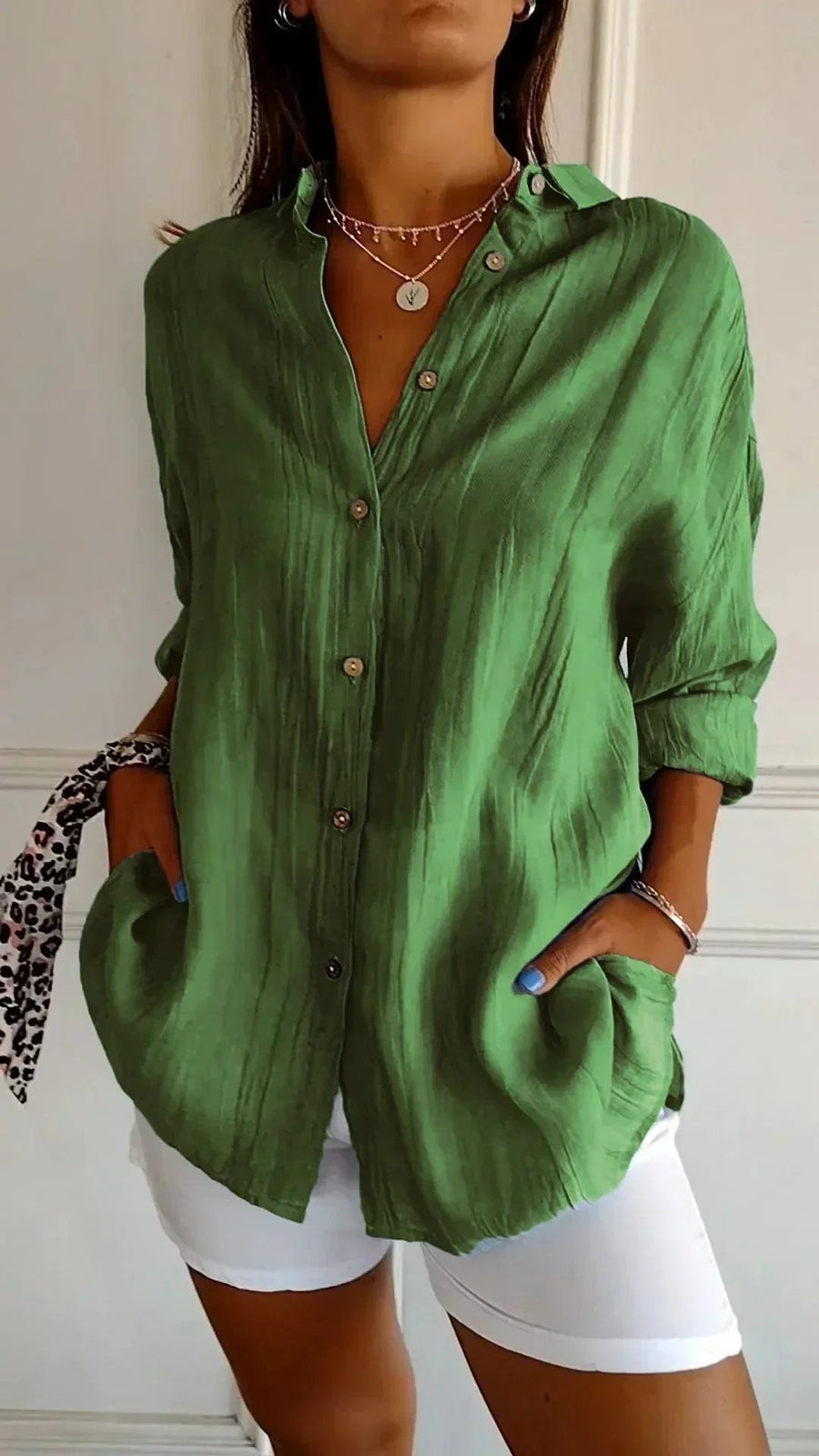 Ealasaid Women's Relaxed Fit Button-Down Blouse in Green