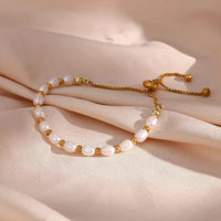Maelle – Elegant Pearl & Gold Bracelet