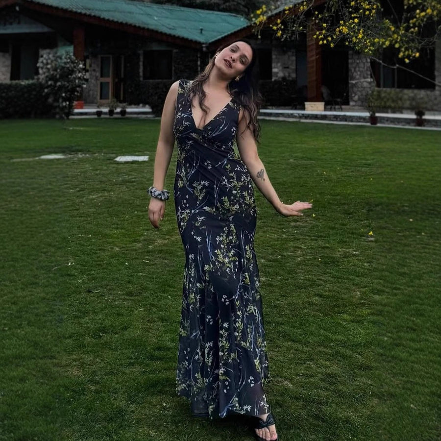 Faye Elegant Maxi Dress with V-Neck