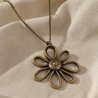 Vintage Muse Flower Necklace