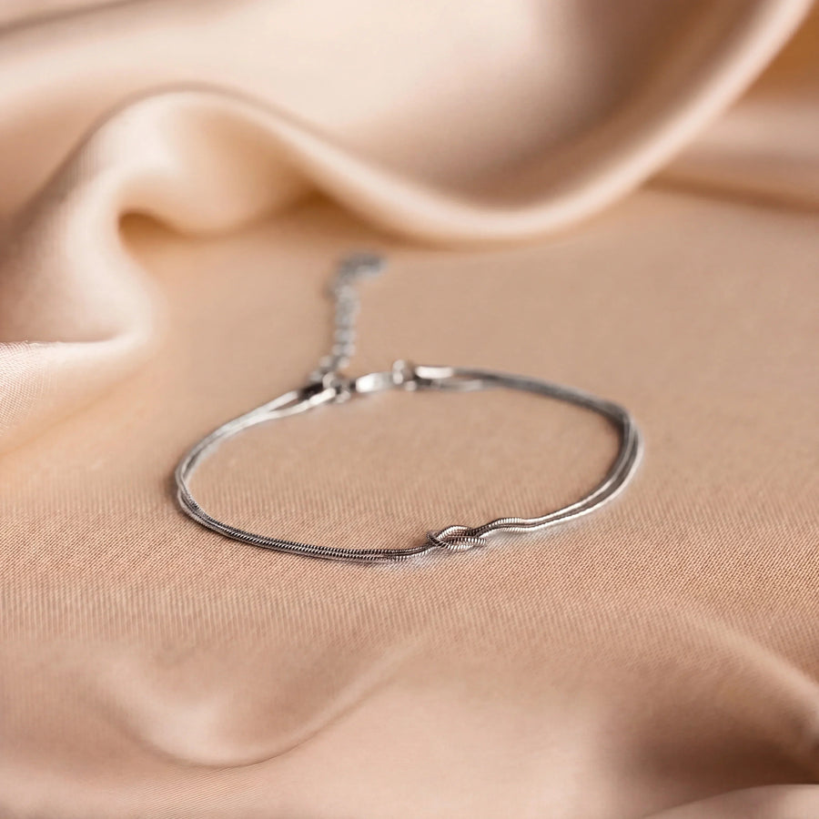 Forever Knot Bracelet – Meaningful Gift for Couples, Best Friends & Family