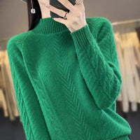 Gabriella Elegant Knit Sweater with Crew Neck in Emerald