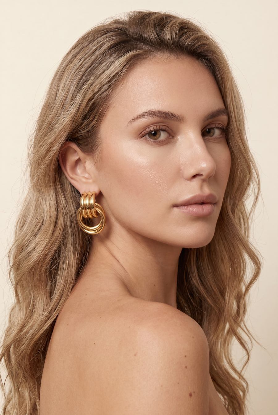 DIVINA STATEMENT HOOP EARRINGS