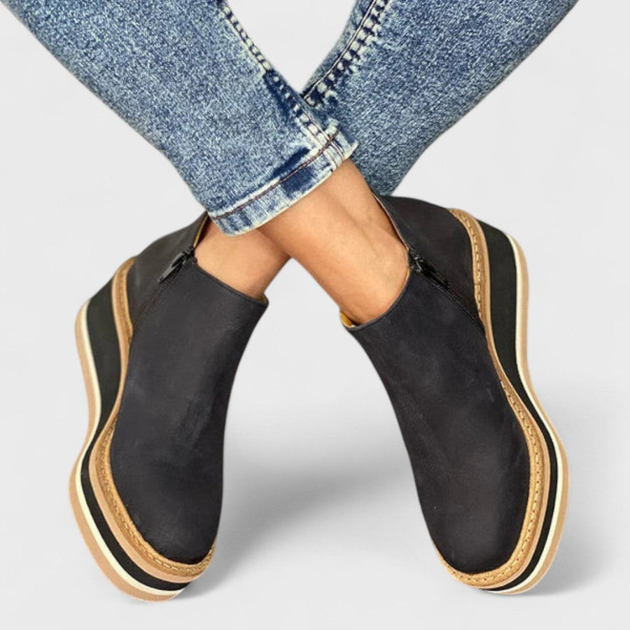 Isadora Women's Chelsea Ankle Boots in Blue