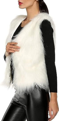 Juna Vest in Grass