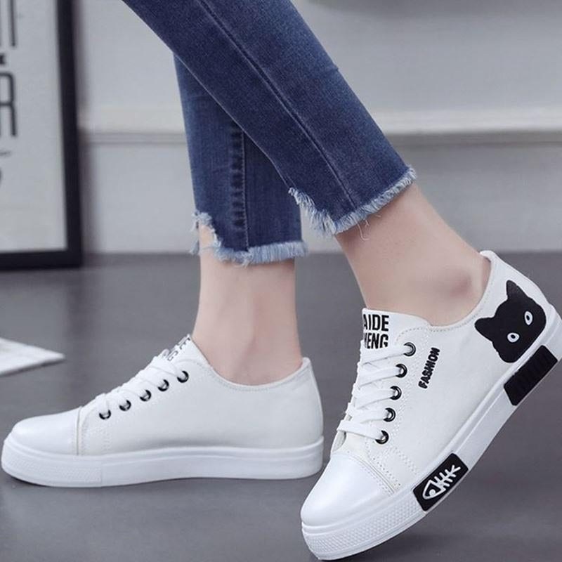 Lael Sneakers in White
