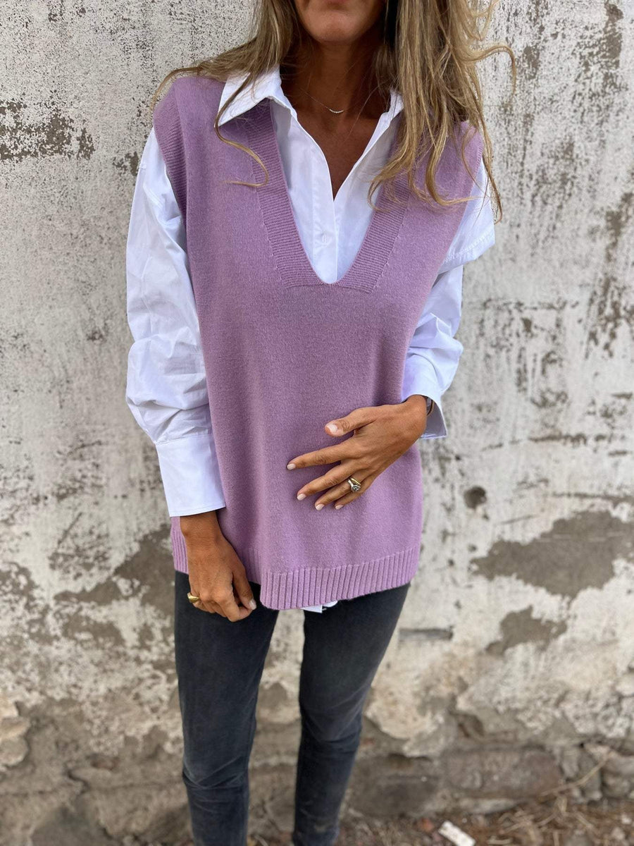 Leonie Knit Sweater with V-Neck in Purple