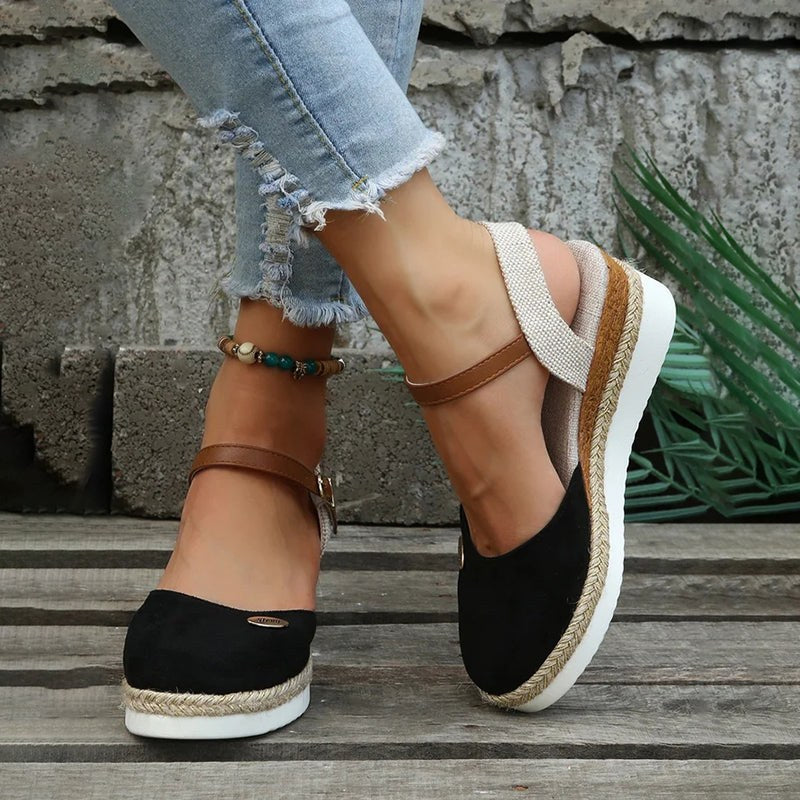 Linnea Vintage Sandals in Black