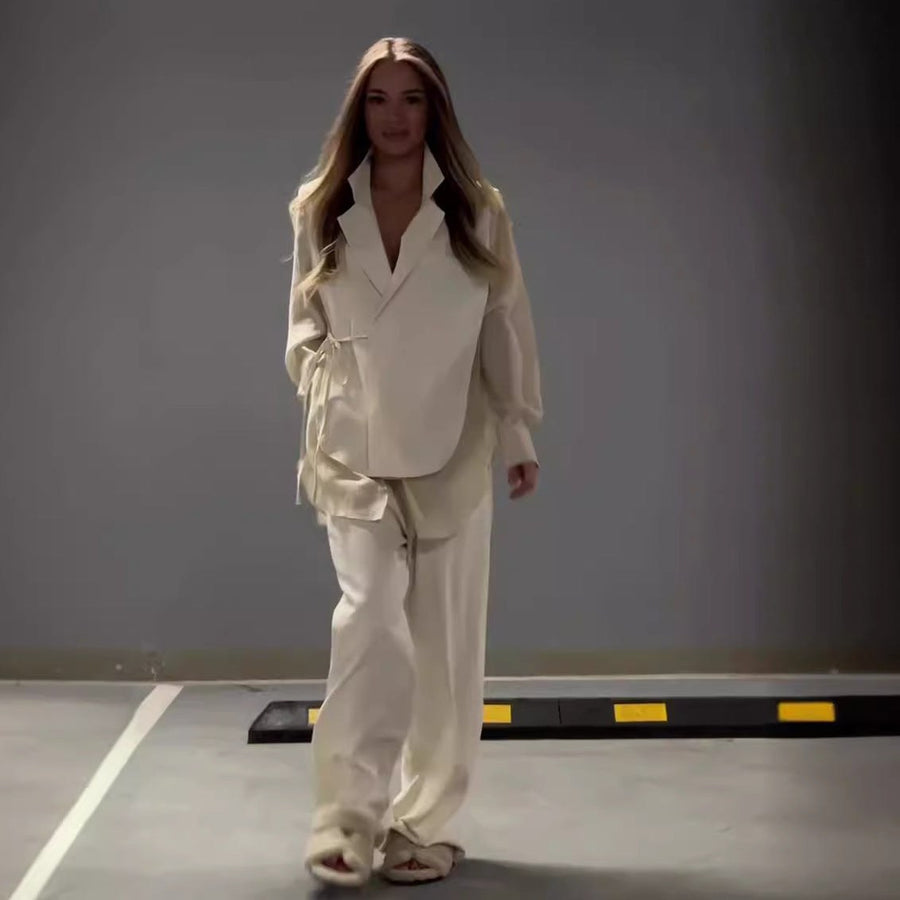 Lucia Elegant Blazer in Cremig White