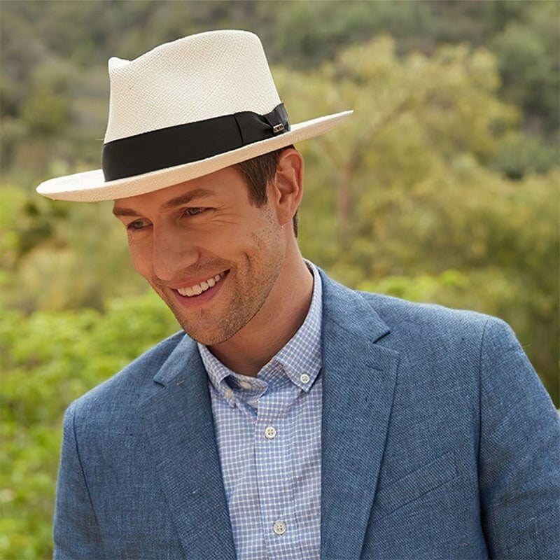 Luuk Hat in White