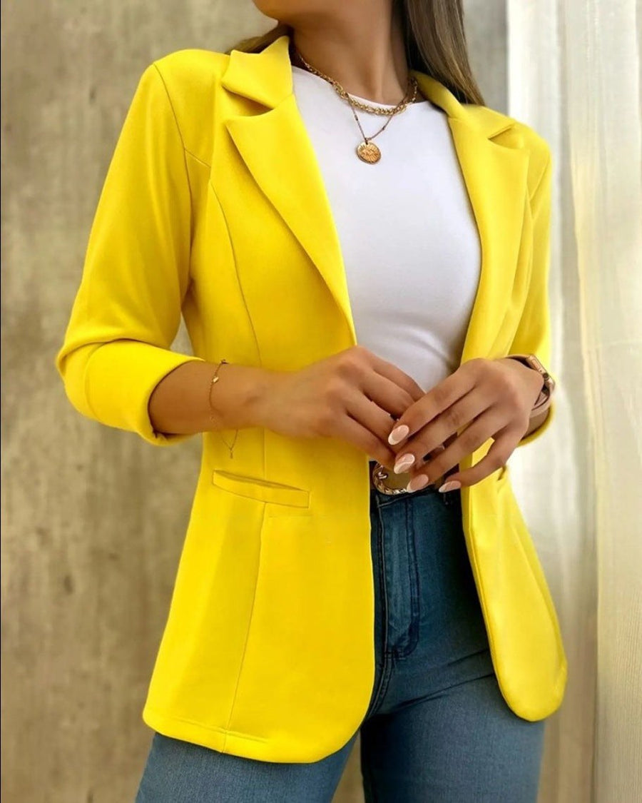 Matilda Elegant Blazer with Pockets and Fitted in Yellow