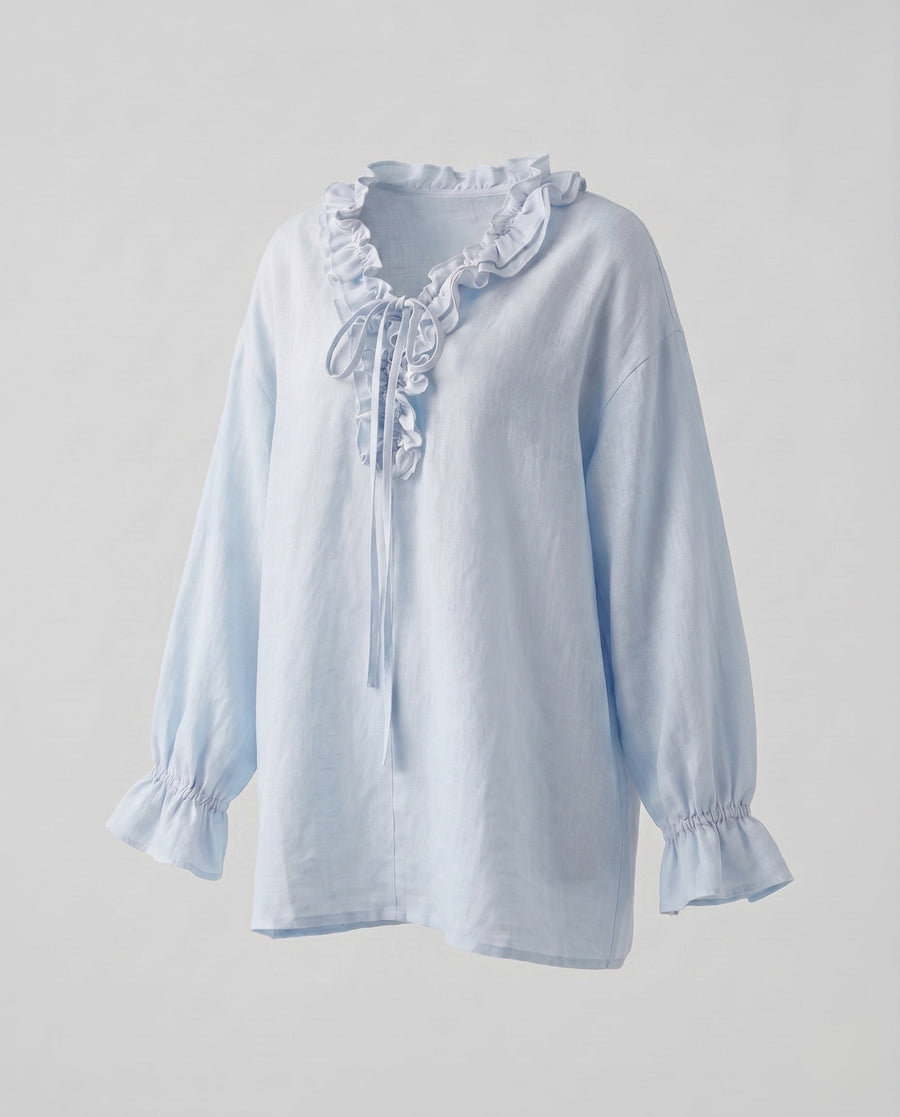 Maude Blouse with Ruffles in Zartblau