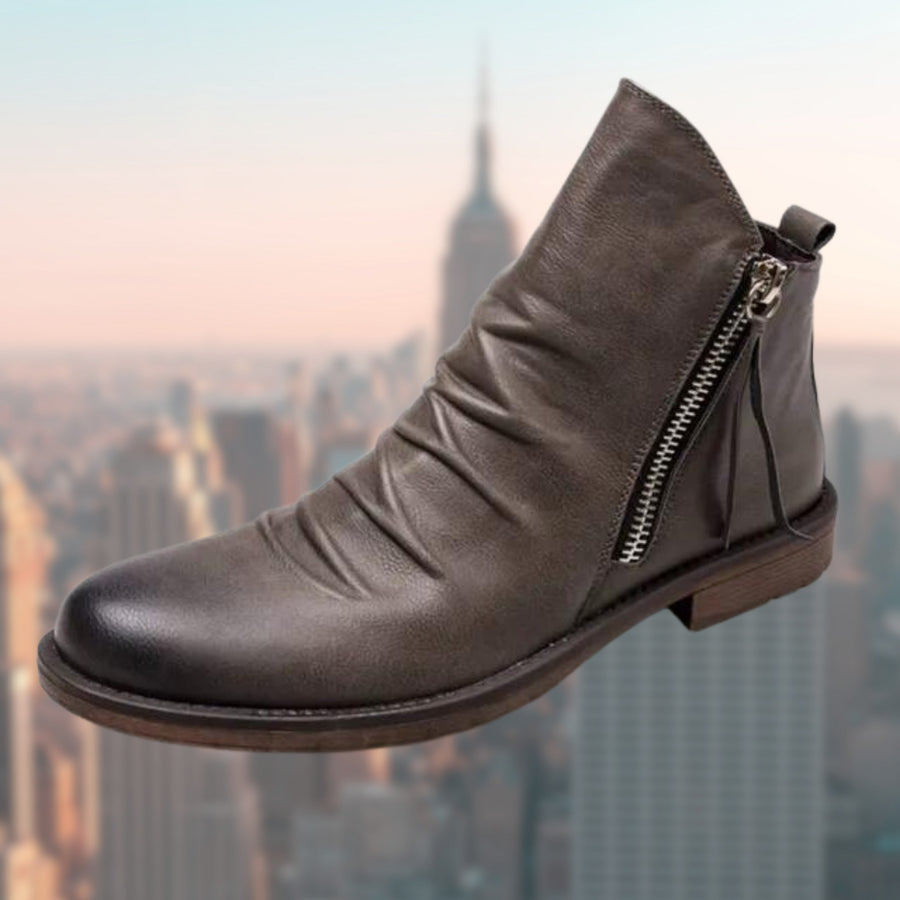 Noah Boots in Grey