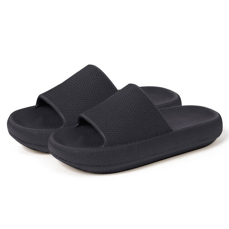 Nolan Slippers in Black