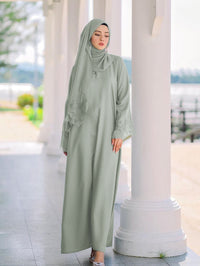Orla Elegant Lace Dress in Saftig Green