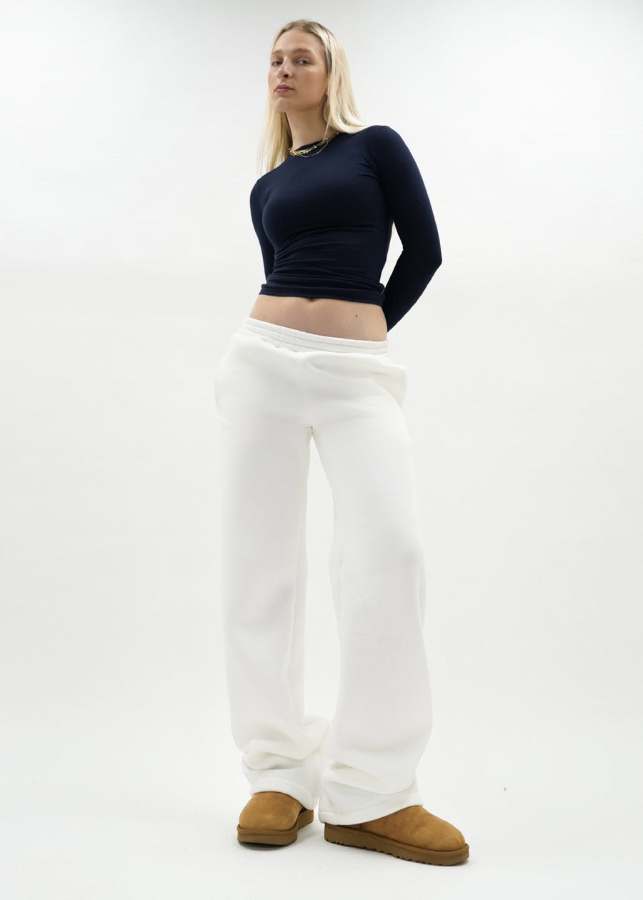 Penelope Comfortable Bag with Elastic Waist and Pockets in White
