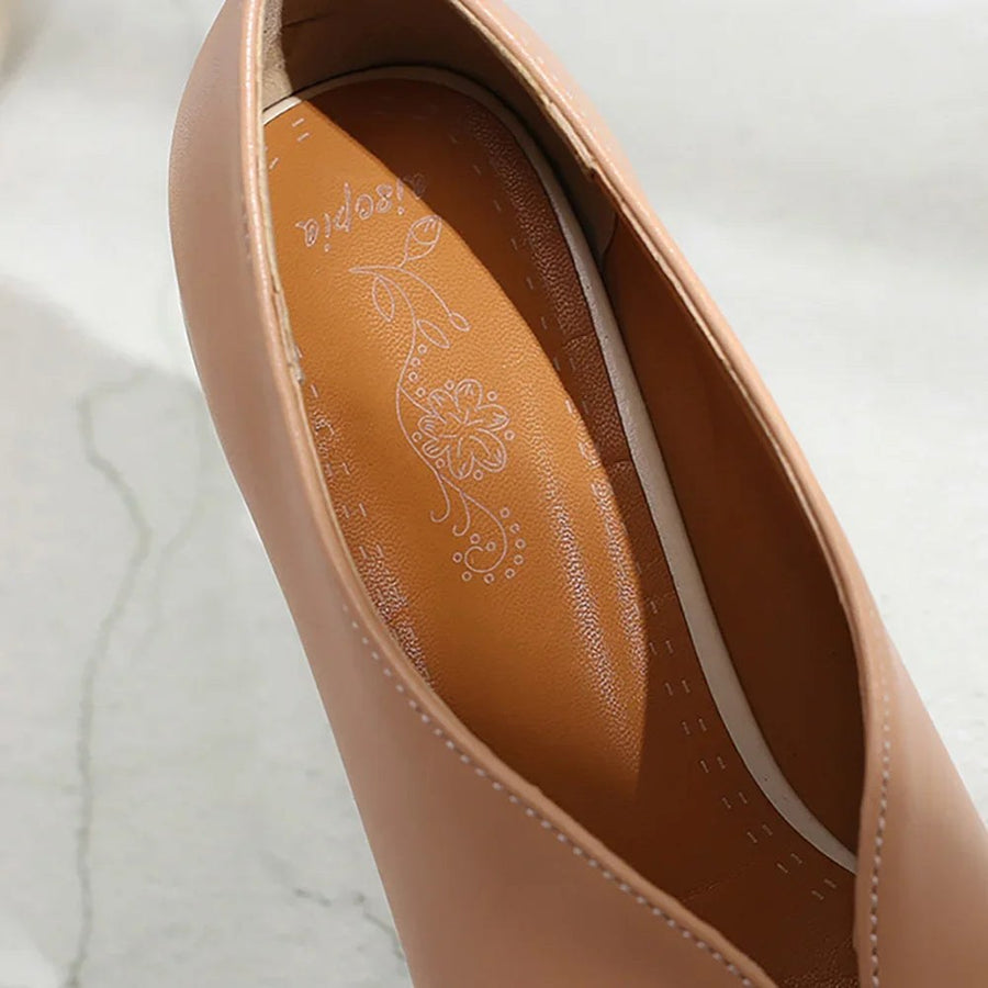 Penelope Pointed Toe Pump in Apricot