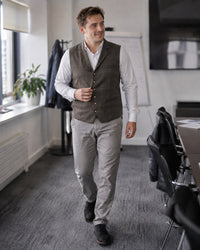 Pepijn Vest with Button Front in Brown