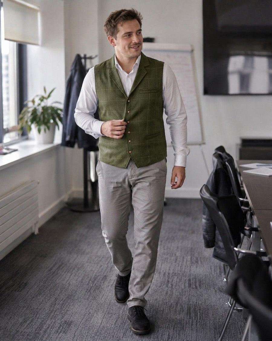 Pepijn Vest with Button Front in Olive