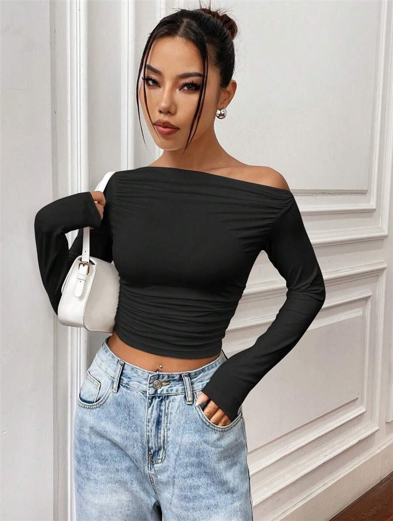 Renata Elegant Top with Long Sleeve in Black