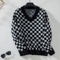 Seren Casual Sweater with V-Neck in Black