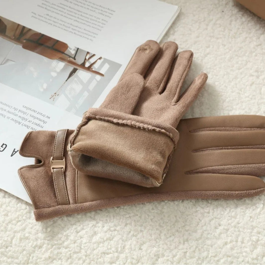 Solana Suede Glove in Beige