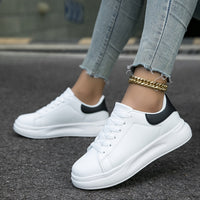 Svea Sneakers