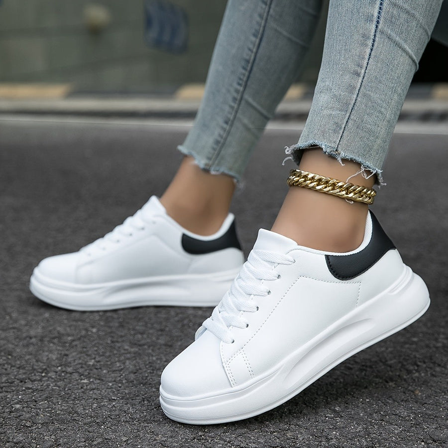 Svea Sneakers